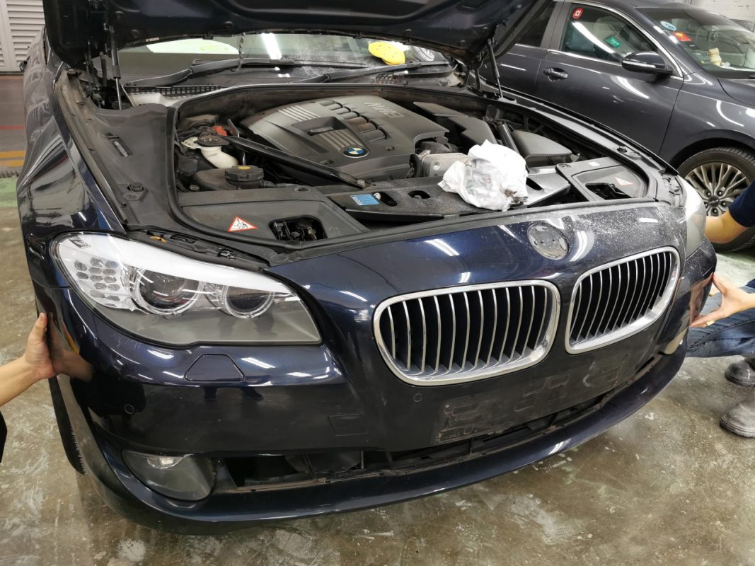 Parts being dismantled from the 5 Series in preparation for spraying.