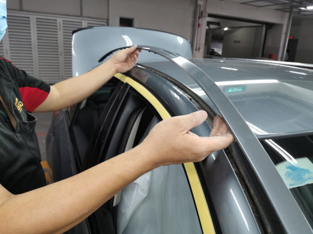 Panels and parts disassembled from the BMW 5 Series, ready for surface preparation.