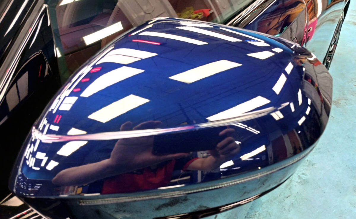 Side panel of the BMW 5 Series with the ceramic finish locked in.