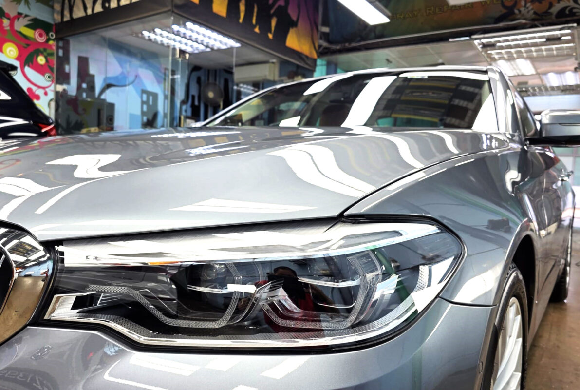 Glossy bodywork of the BMW 5 Series after coating.