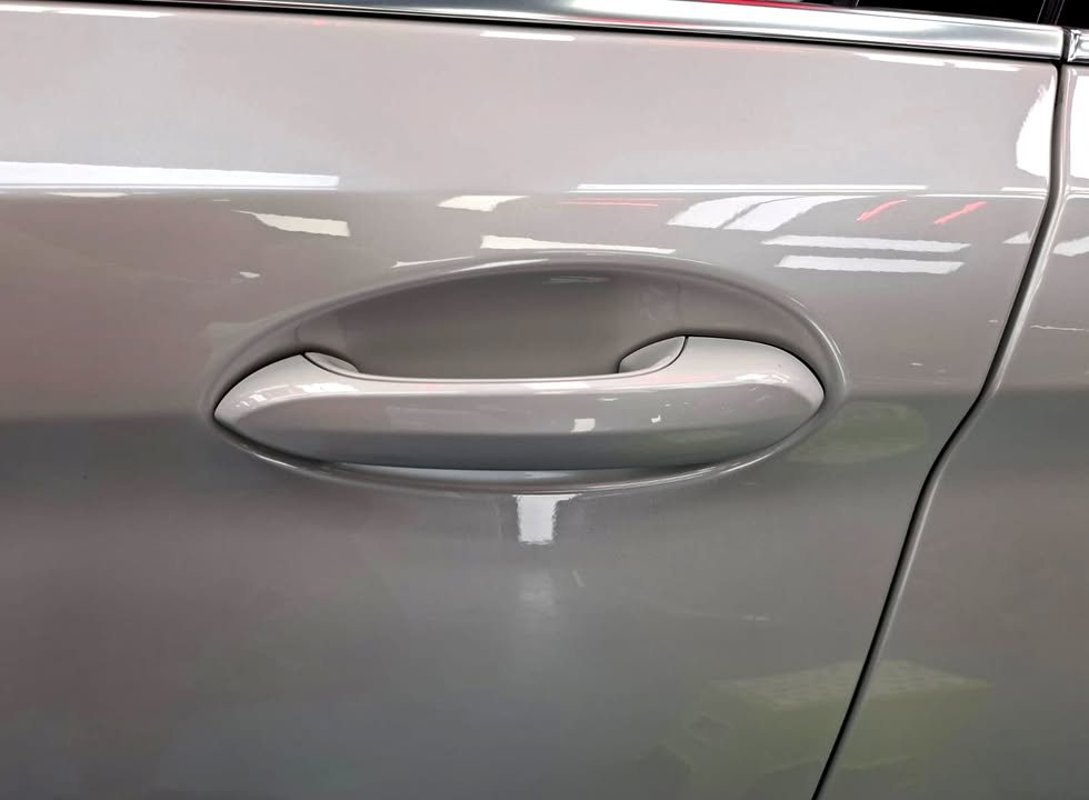 Door handle on a white 5 Series door panel.