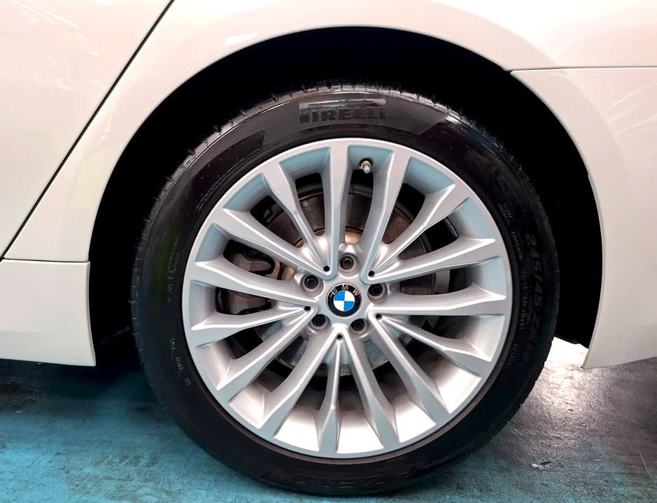 Silver multi-spoke alloy wheel with Pirelli tyre on the 5 Series.