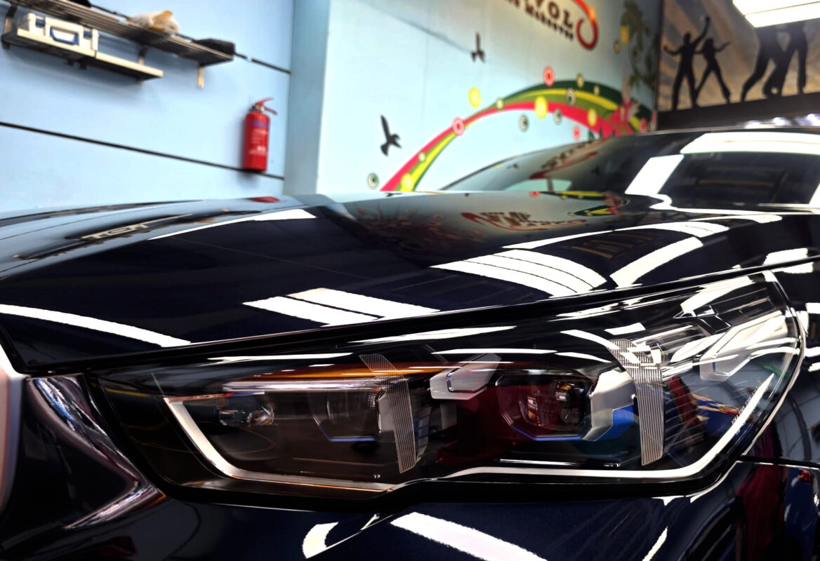 Glossy bodywork of the BMW 5 Series after coating.