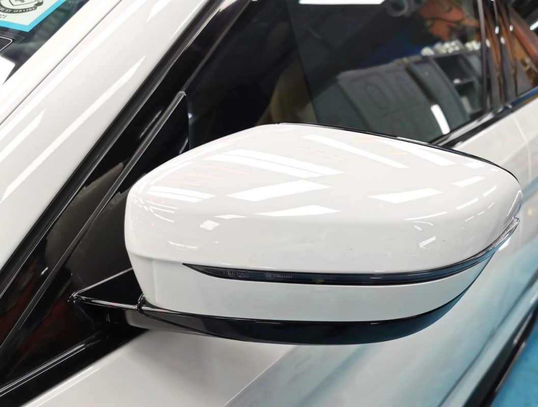 Side panel of the BMW 520d with the ceramic finish locked in.