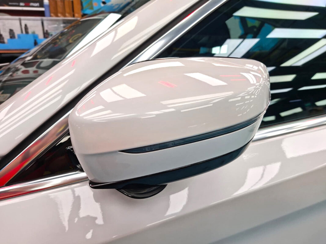 Side panel of the BMW 520i with the ceramic finish locked in.
