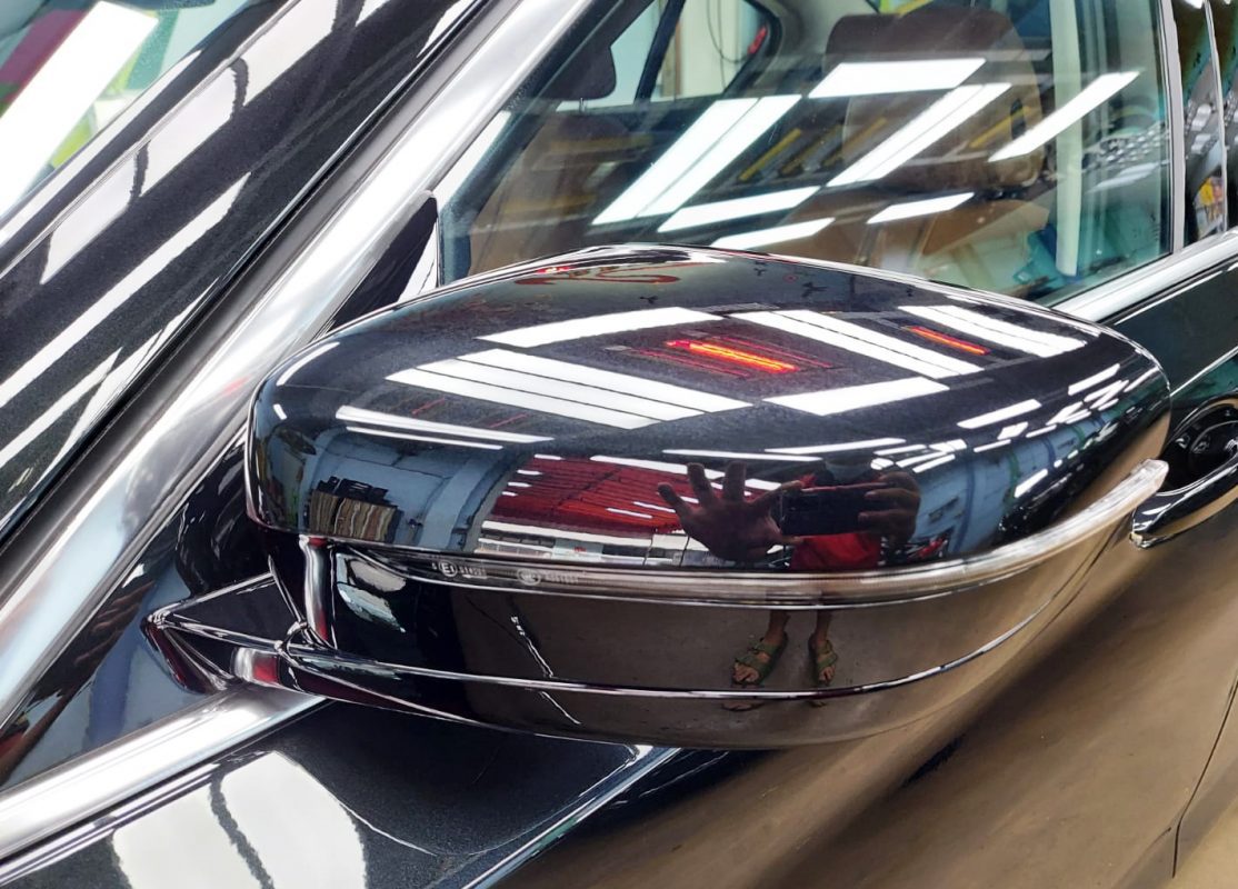 Side panel of the BMW 520i with the titanium finish locked in.