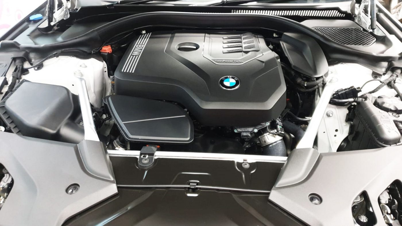Detail of the BMW 520i's bodywork sealed with ZeTough Ceramic.