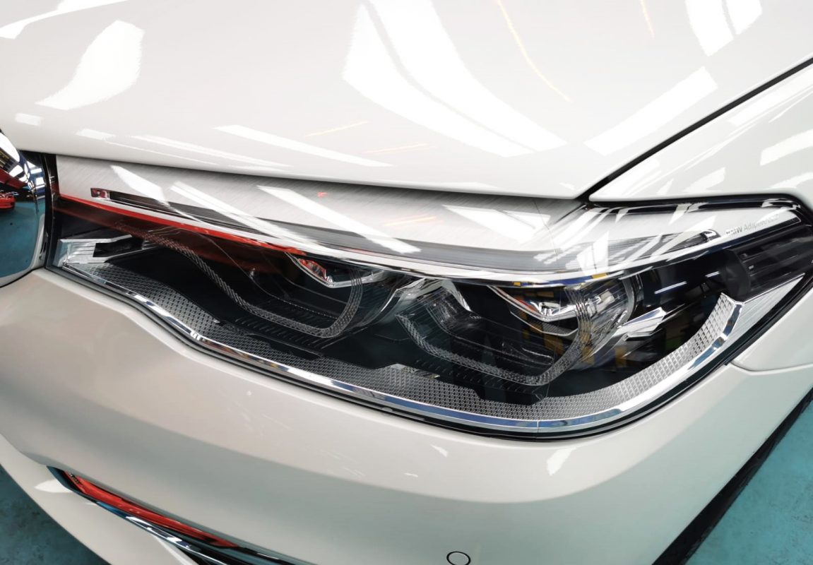 The 520i's coated paintwork showing clean reflections.