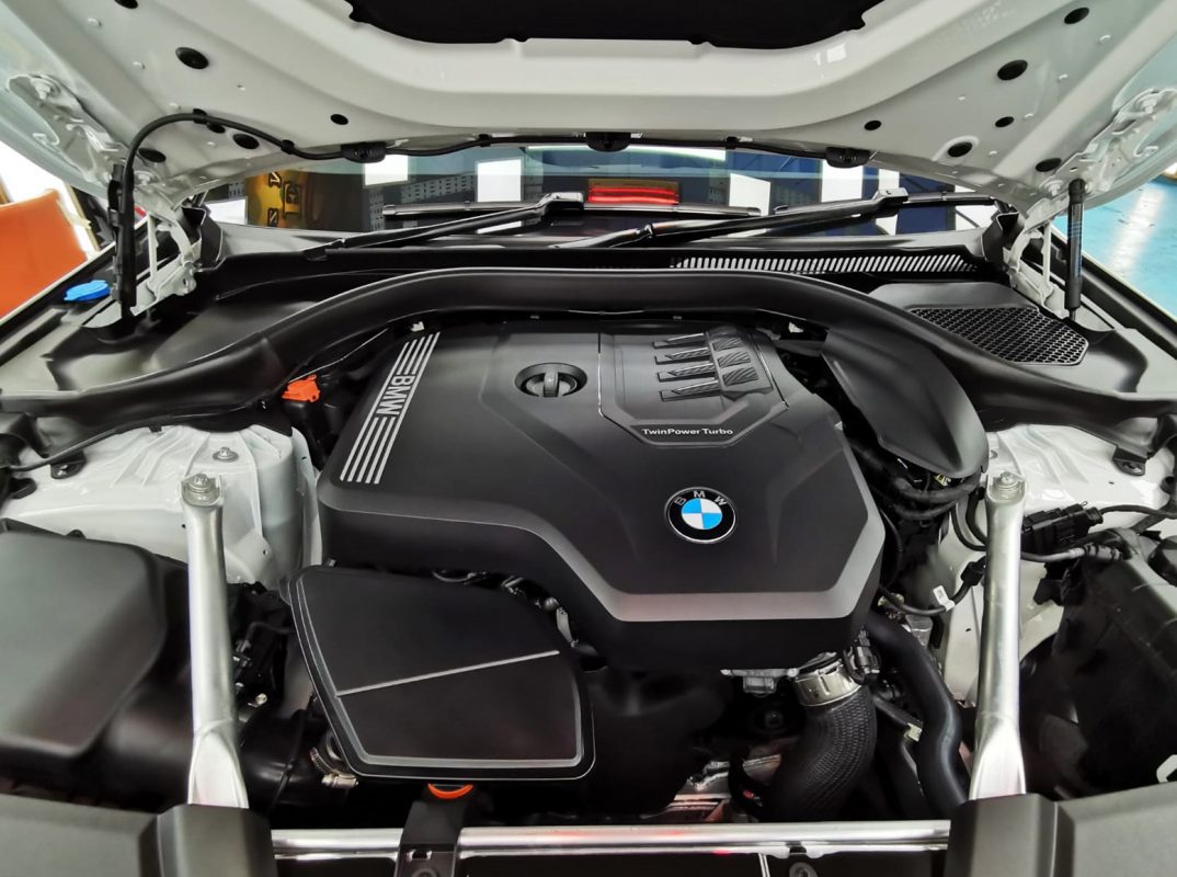 Detail of the BMW 520i's bodywork sealed with ZeTough Ceramic.
