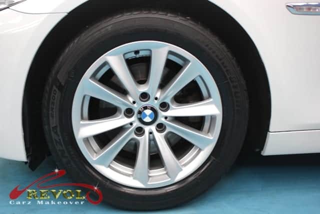 Boot and rear panel of the BMW 520i, sealed.
