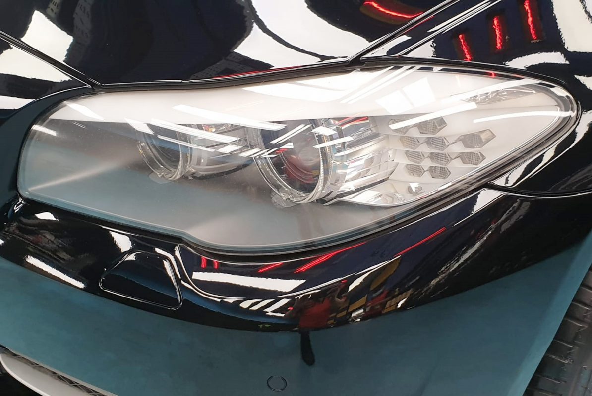 The 523i's coated paintwork showing clean reflections.