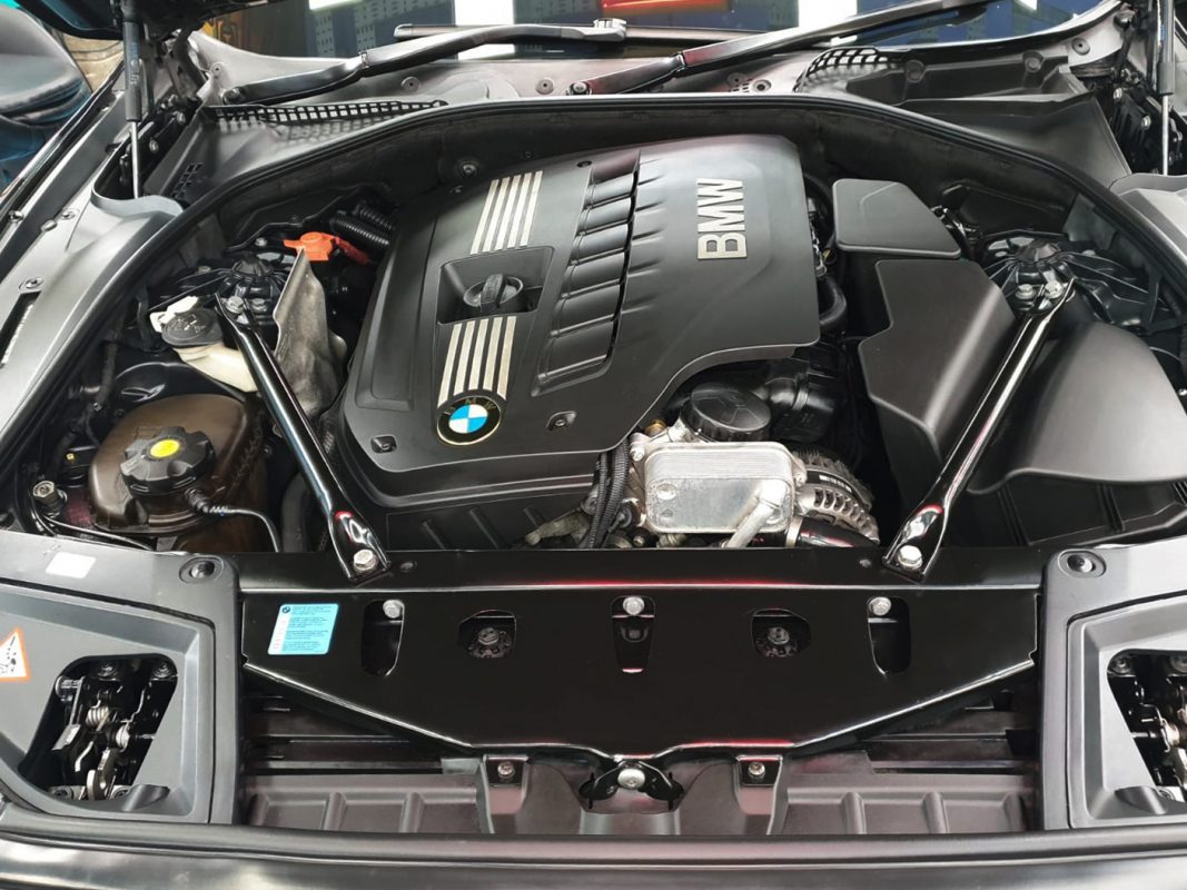Detail of the BMW 523i's bodywork sealed with ZeTough Titanium.