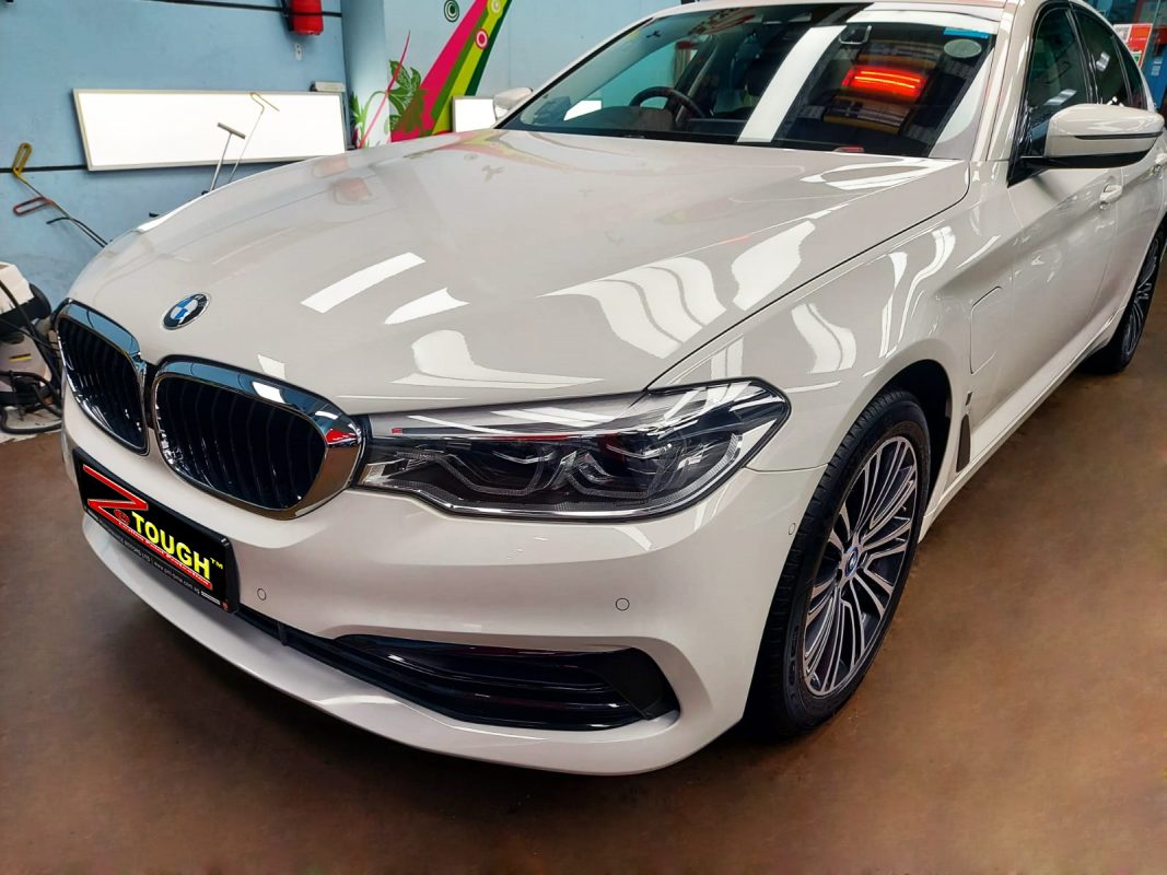 The BMW 530e from a side angle after the ceramic coating.