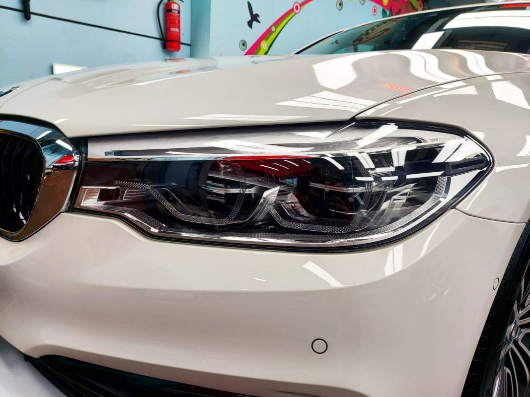The 530e's coated paintwork showing clean reflections.
