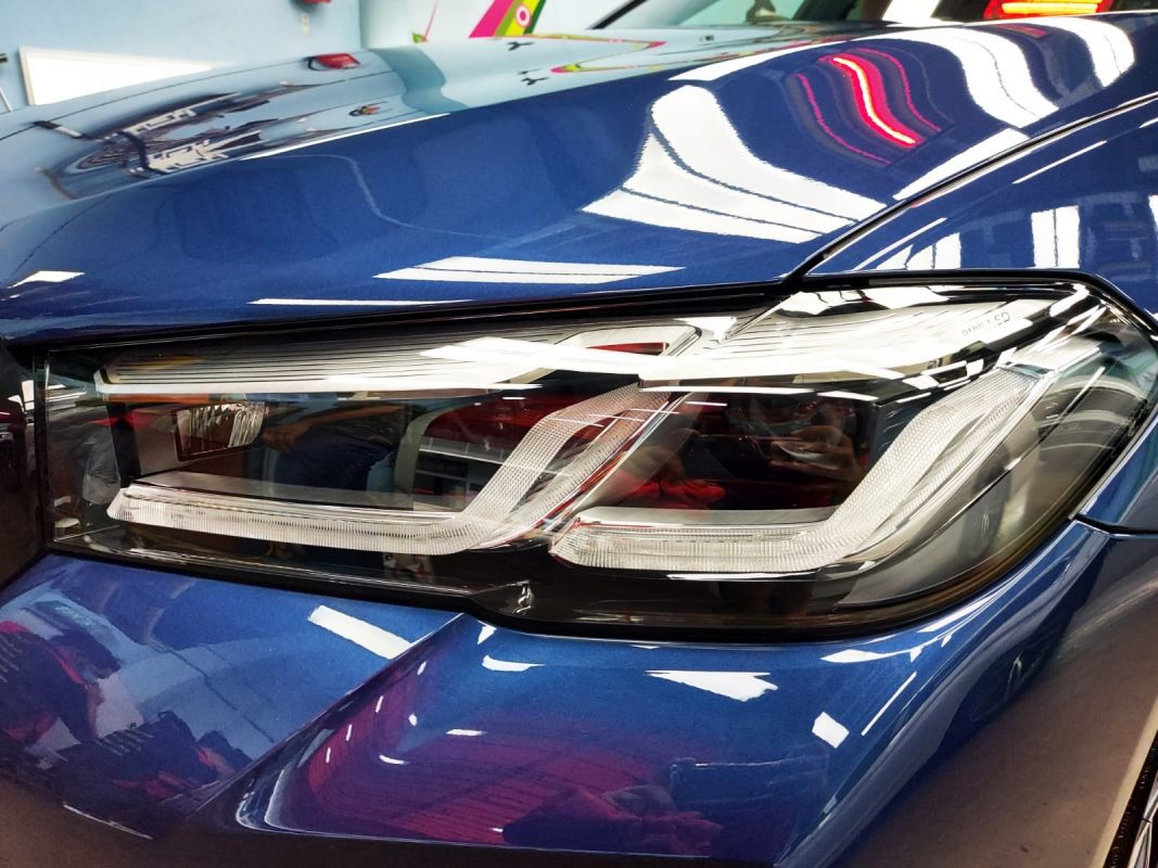The 530i's coated paintwork showing clean reflections.