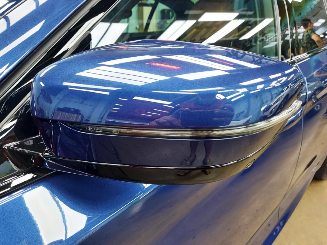 Side panel of the BMW 530i with the titanium finish locked in.