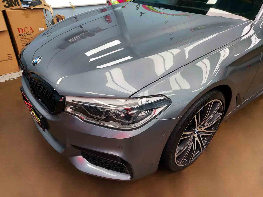 The BMW 540i from a side angle after the ceramic coating.