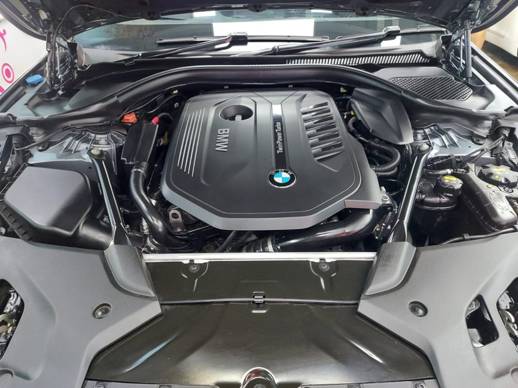 Detail of the BMW 540i's bodywork sealed with ZeTough Ceramic.