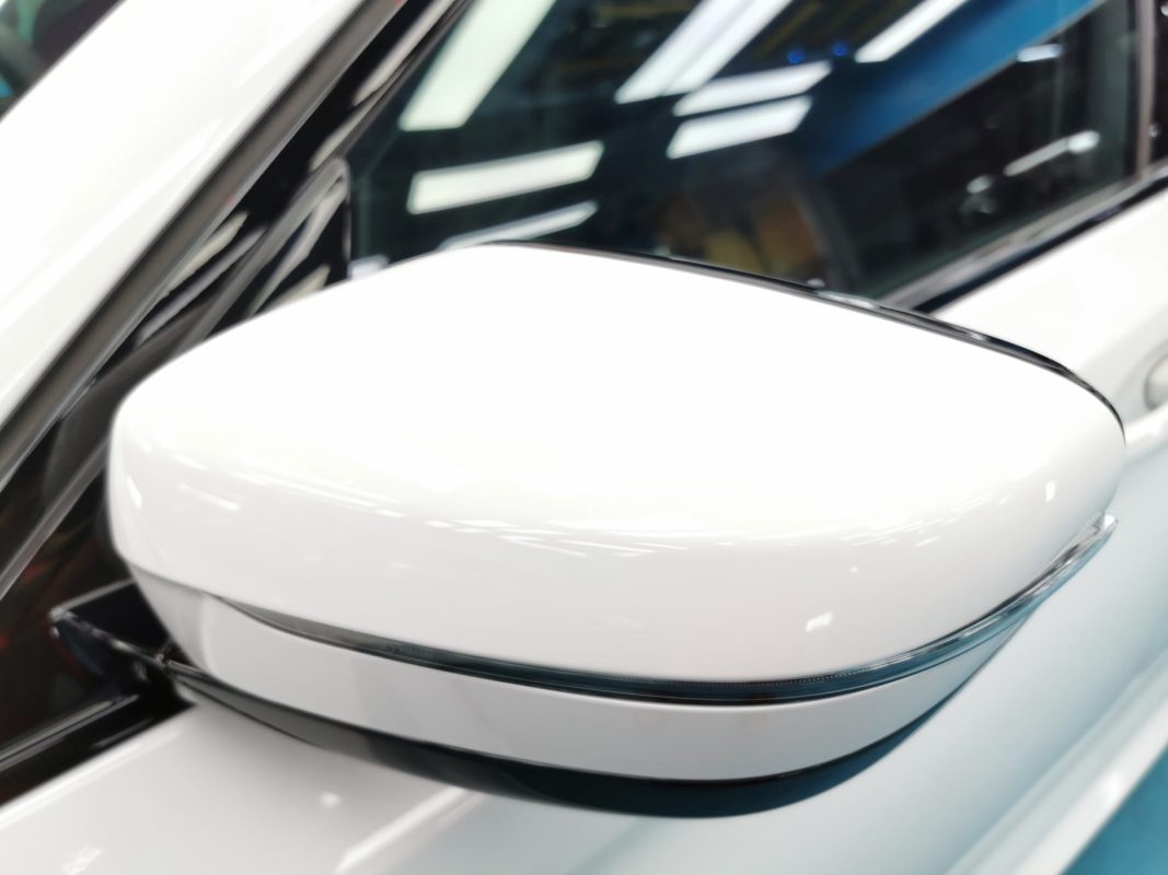 Side panel of the BMW 5 Series with the titanium finish locked in.