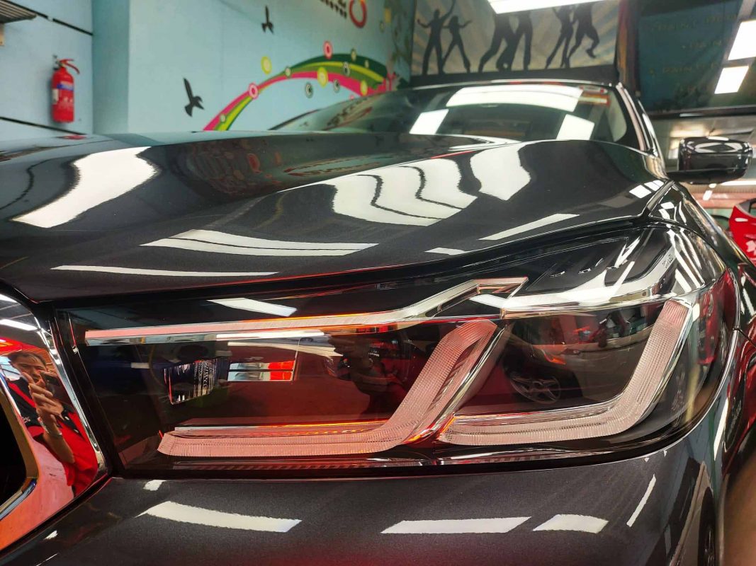The 6 Series' coated paintwork showing clean reflections.