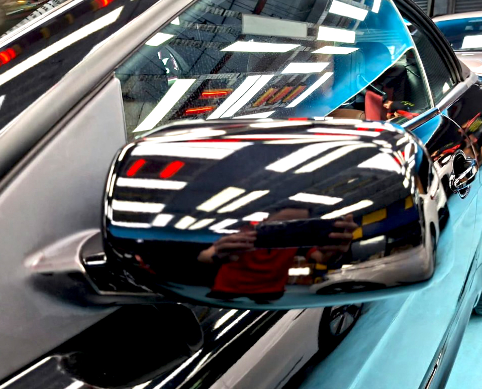Detailed exterior of the BMW 6 Series.