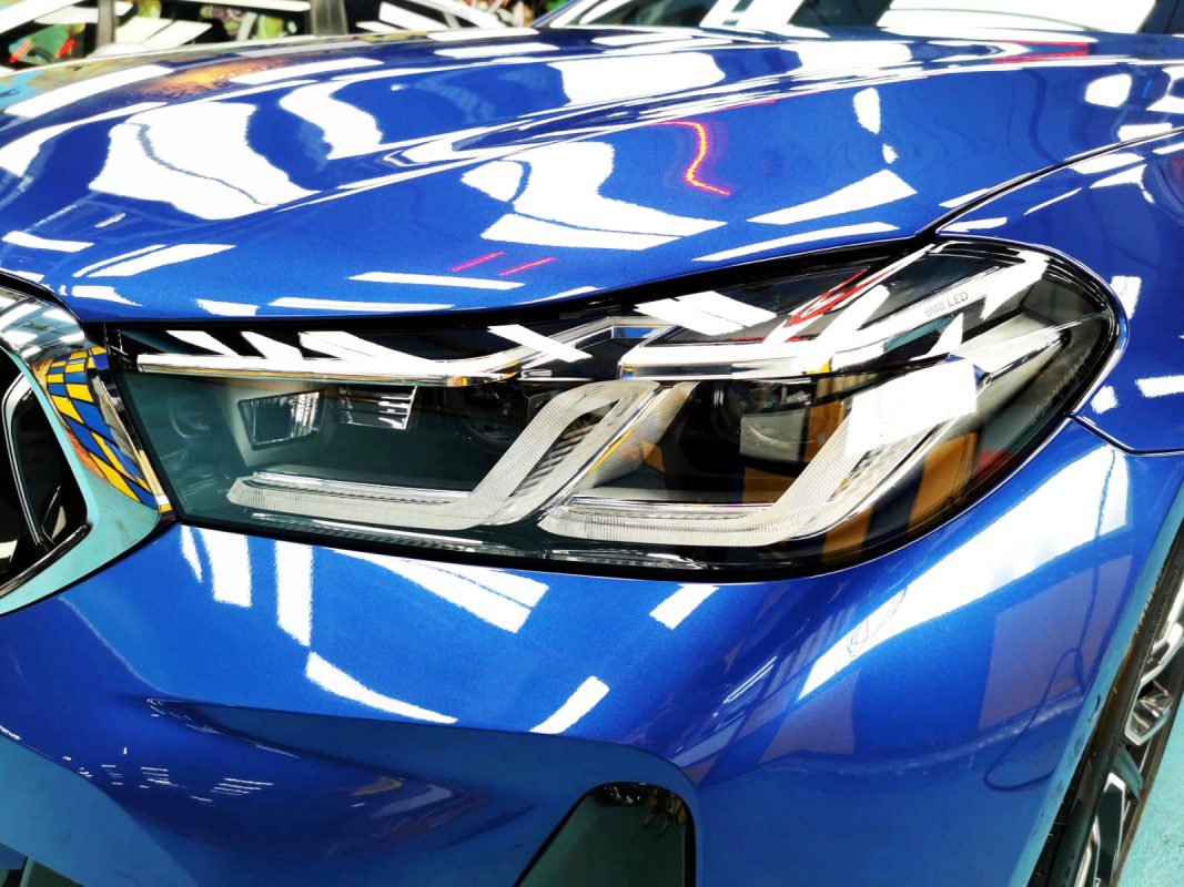 The 630i's coated paintwork showing clean reflections.