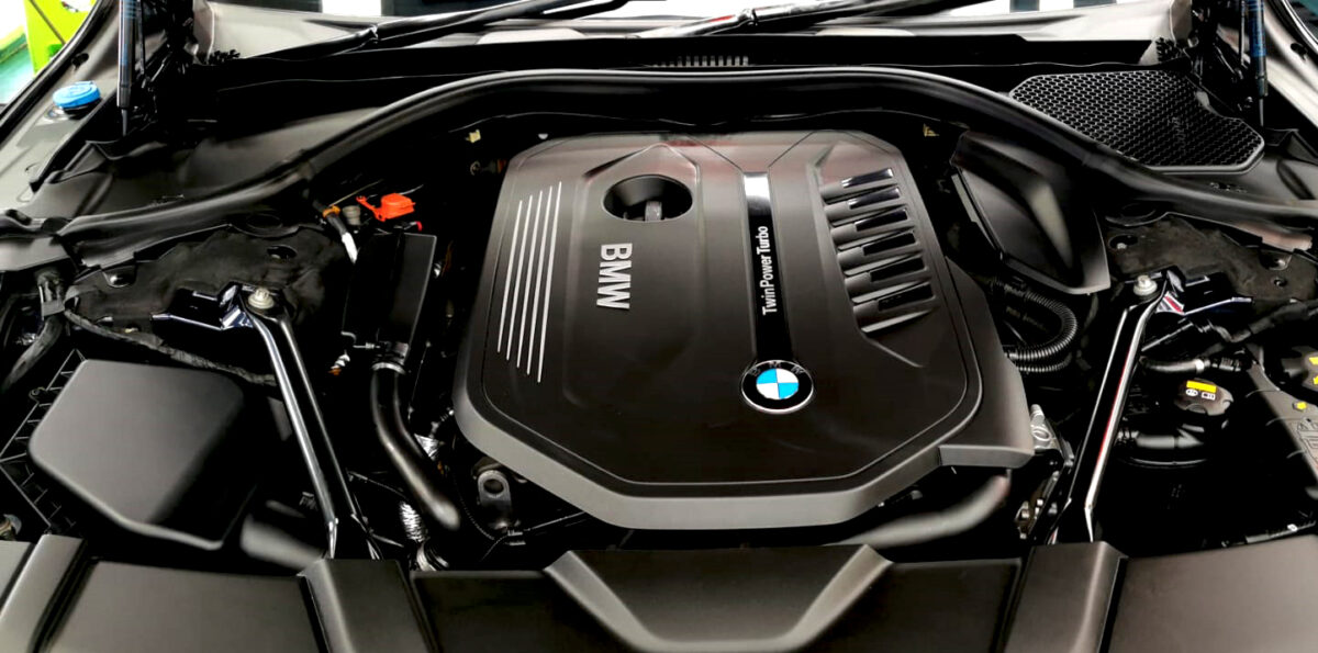 Detail of the BMW 7 Series' bodywork sealed with ZeTough Ceramic.