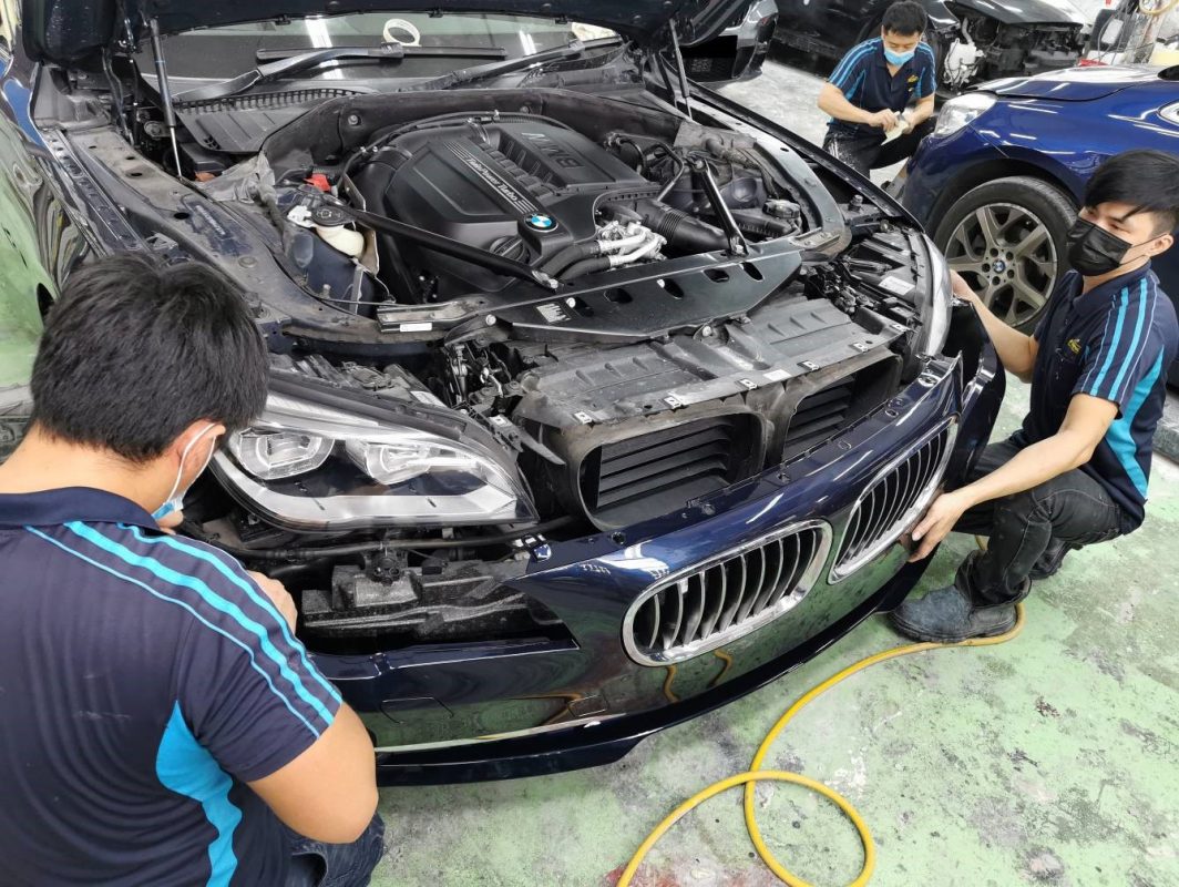 The 7 Series bonnet under workshop lighting.