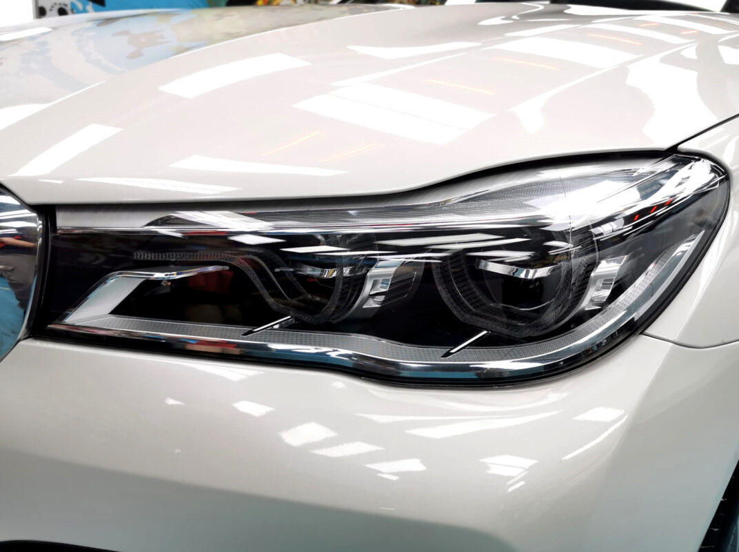Glossy bodywork of the BMW 7 Series after coating.