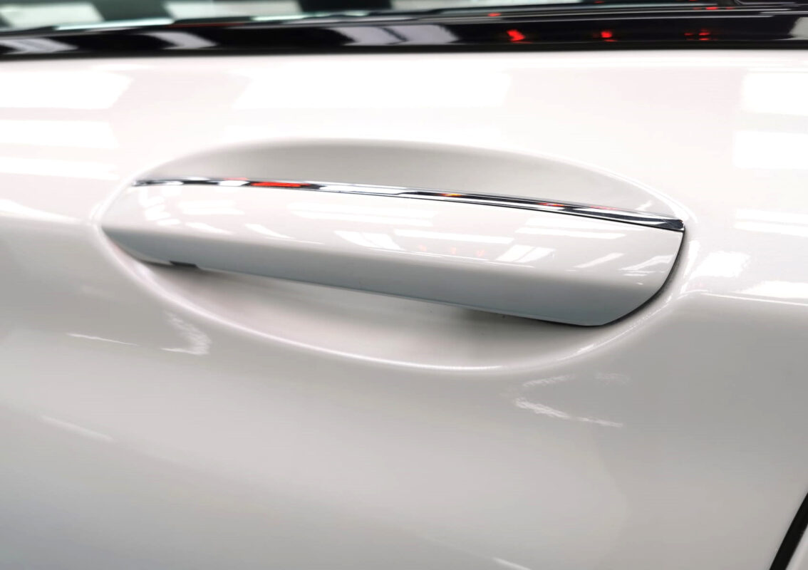 The coated paintwork of the BMW 7 Series, clean and sharp.
