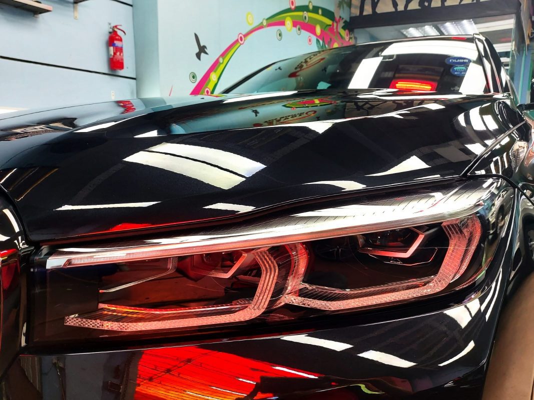 The 730Li's coated paintwork showing clean reflections.