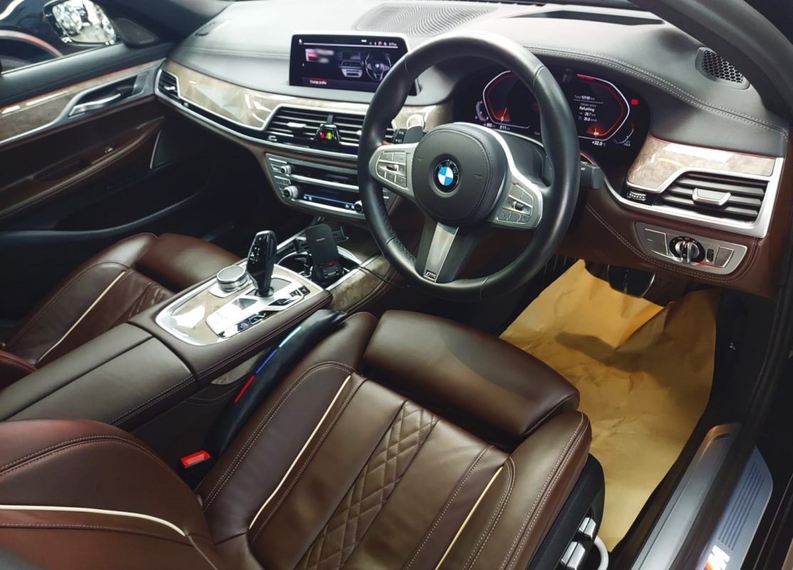 Detail of the 730Li's bodywork sealed with ZeTough Ceramic.