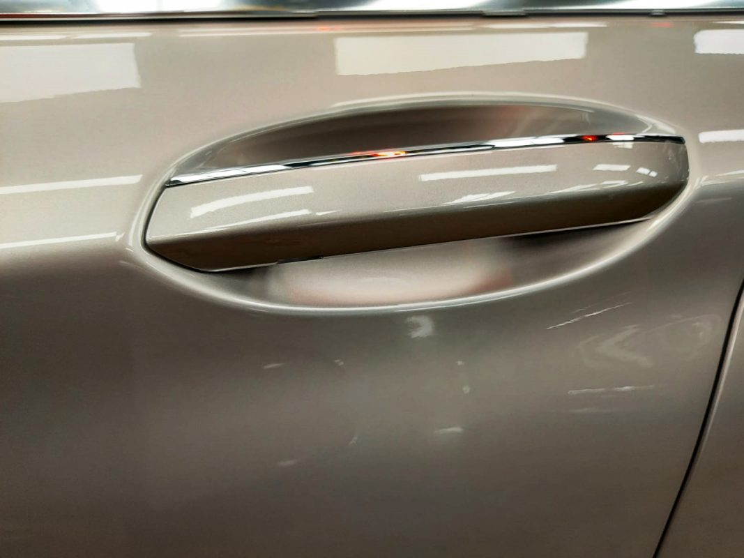 Side panel of the 730Li with the titanium finish locked in.