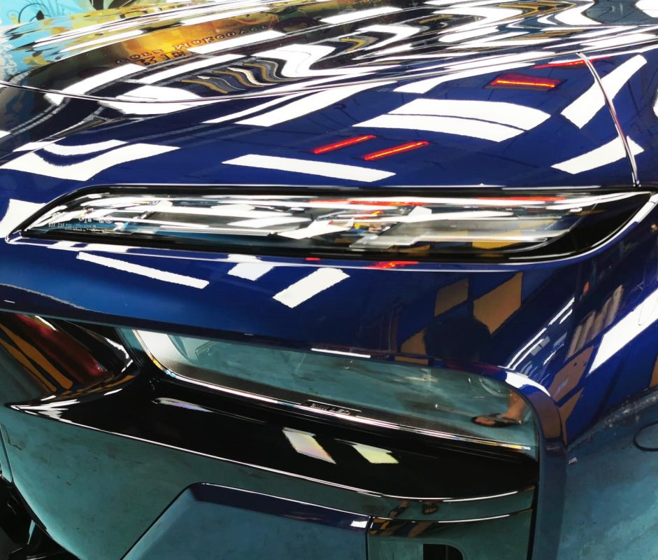 The 735i's coated paintwork holding clean reflections.