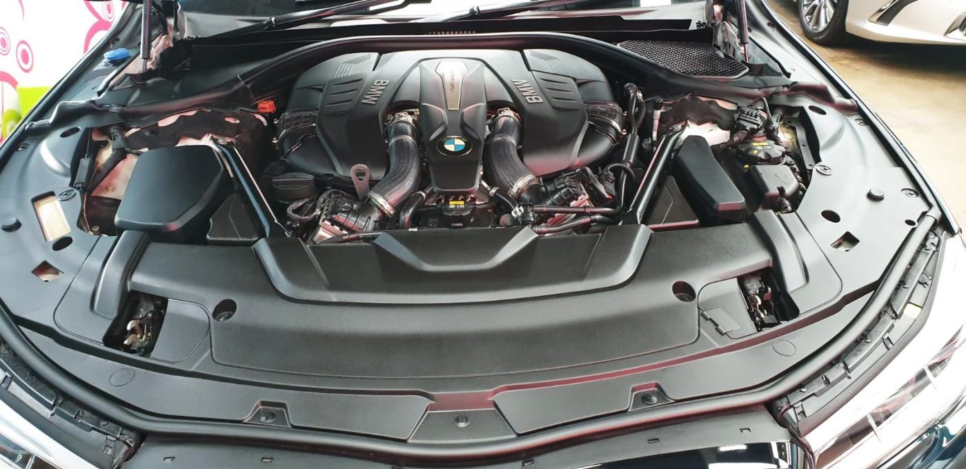 Side panel of the BMW 750Li with the titanium finish locked in.