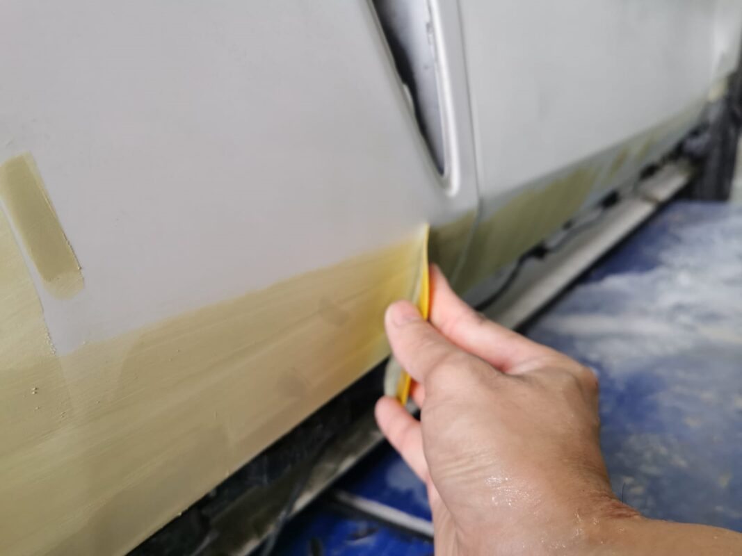 The surface of the BMW 840i Cabriolet examined for scratches and dents on Day 3.