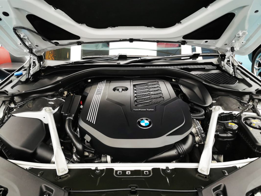 Side panel of the BMW 840i Cabriolet with the ceramic finish locked in.