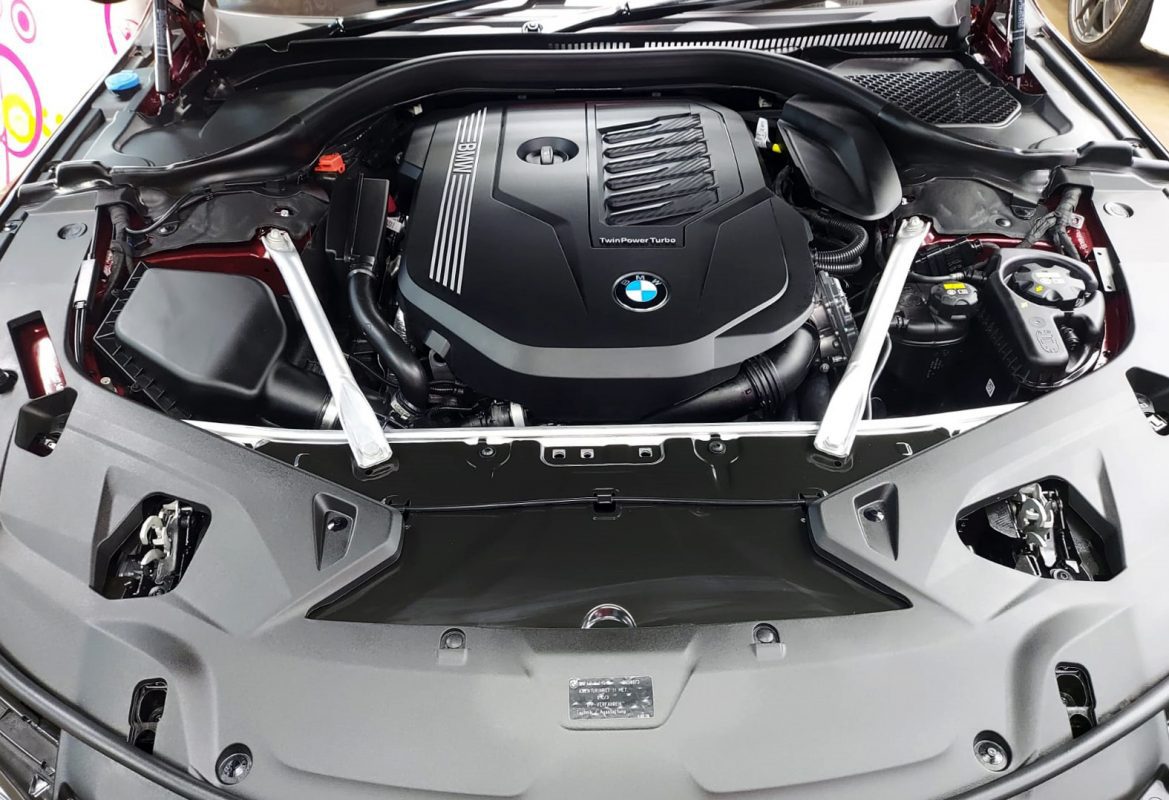 Detail of the BMW 840i's bodywork sealed with ZeTough Ceramic.
