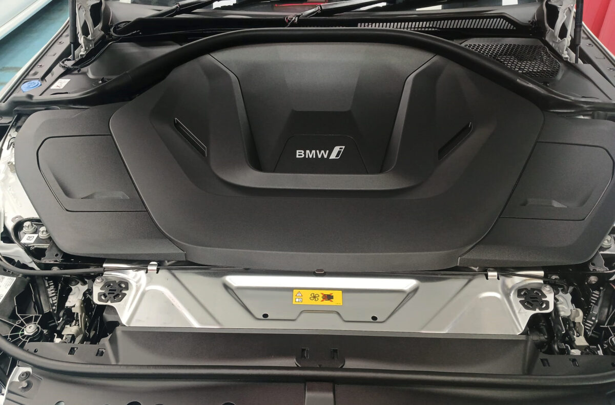 Detail of the BMW i4's bodywork sealed with ZeTough Titanium.