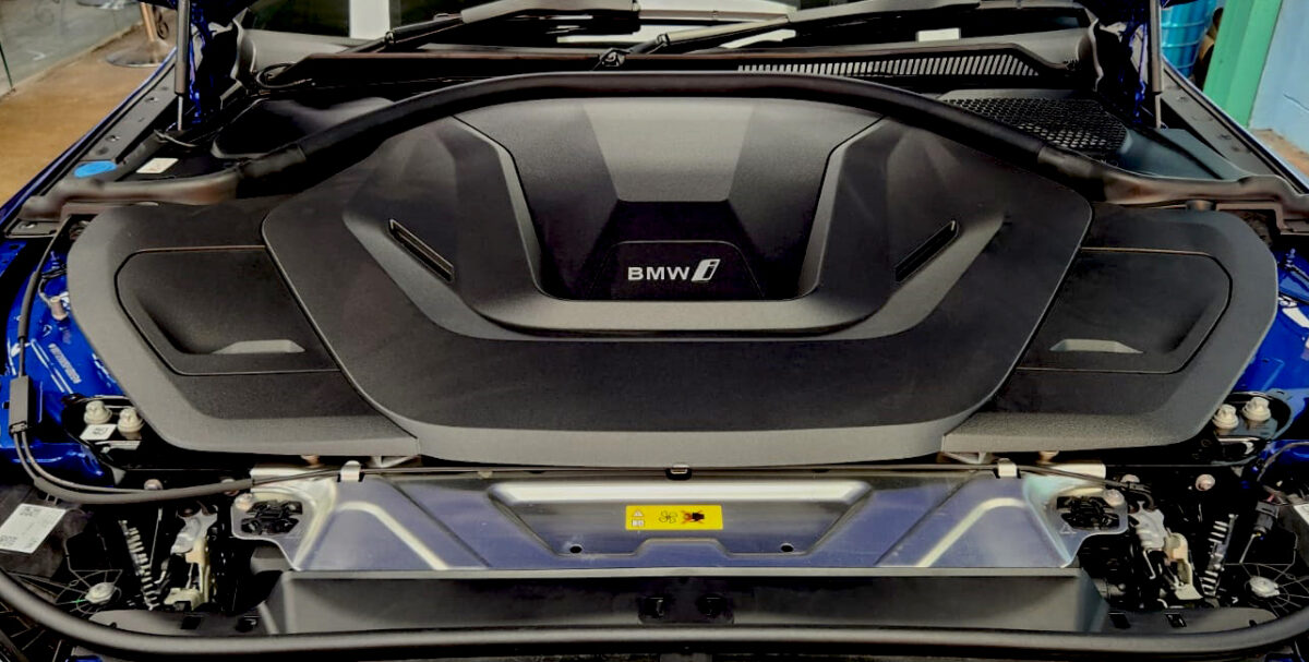 Detail of the BMW i4's bodywork sealed with ZeTough Ceramic.