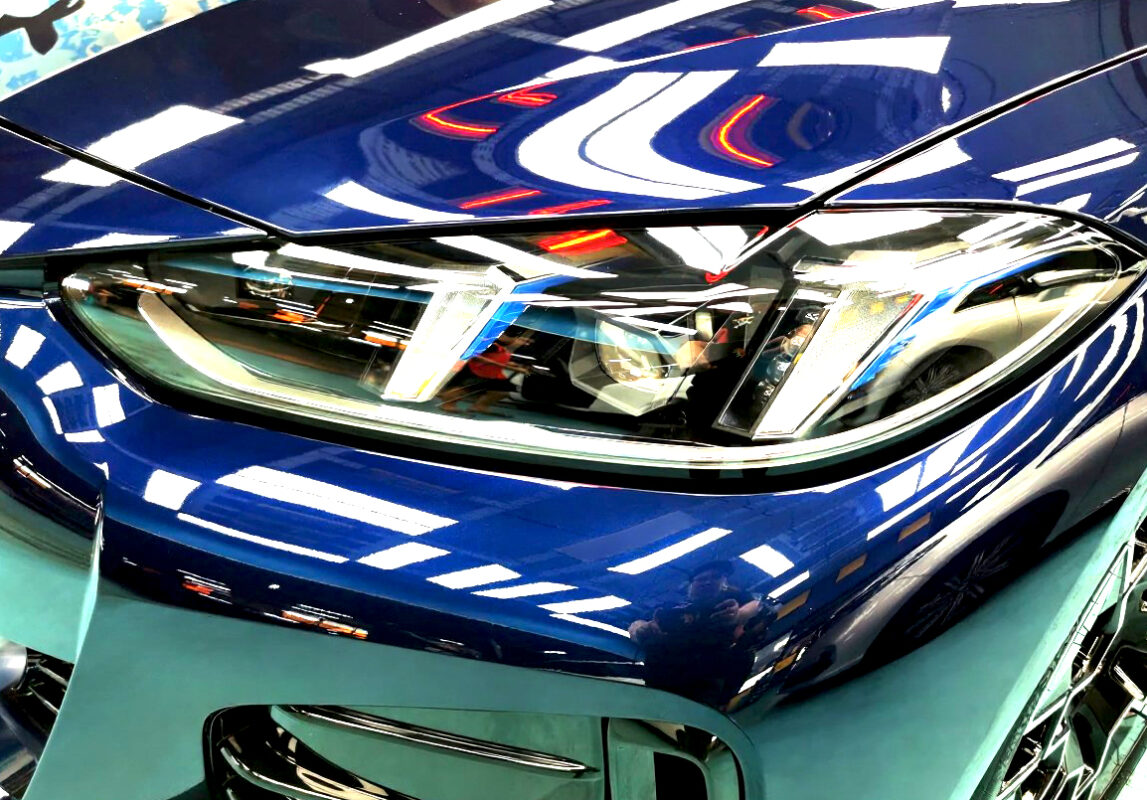Glossy bodywork of the BMW i4 after coating.