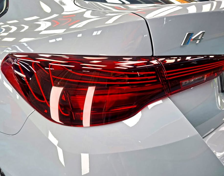 Close-up of the BMW i4 tail light and boot lid with the i4 badge.