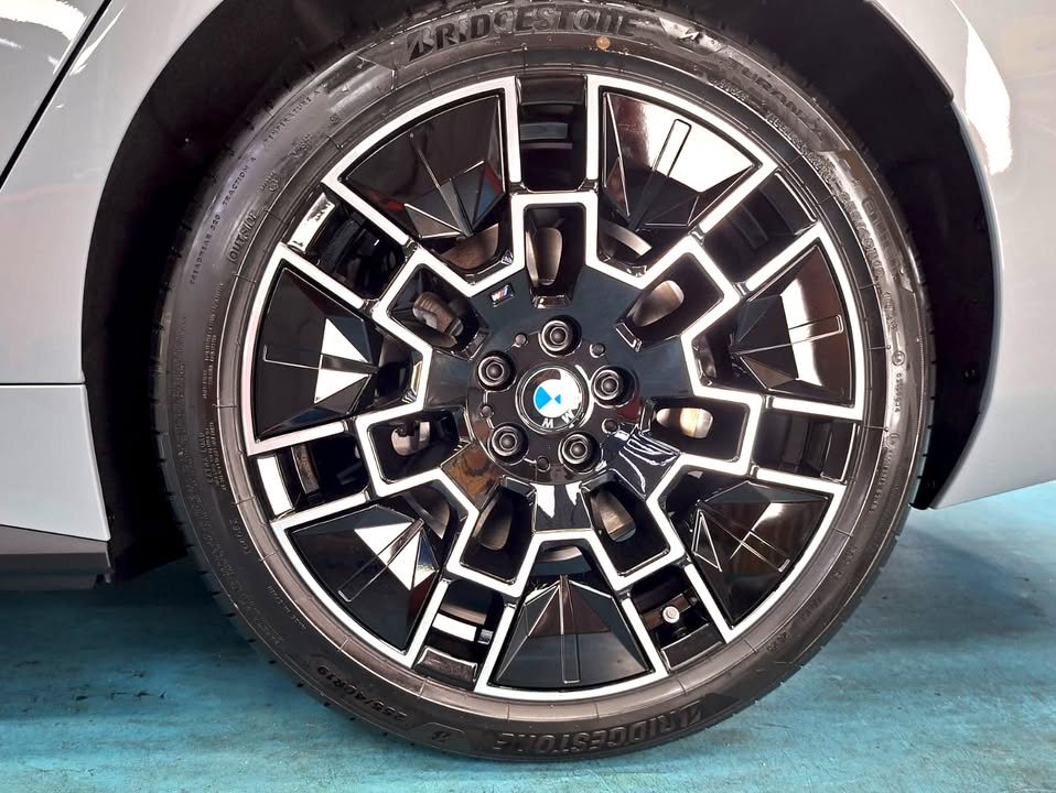 Close-up of the BMW i4 two-tone alloy wheel and tyre.