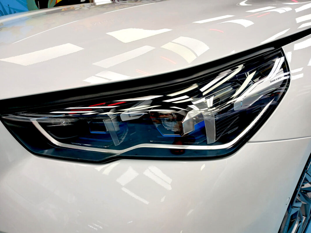 The i5's coated paintwork showing clean reflections.