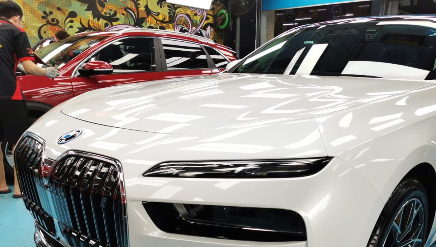 The BMW i7 from a side angle after the titanium coating.