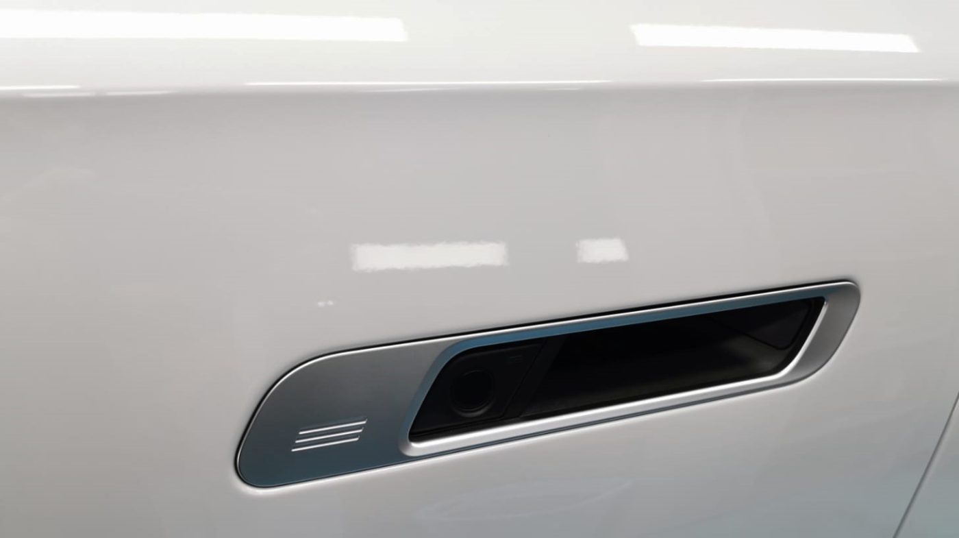Front three-quarter view of the BMW i7 after coating.
