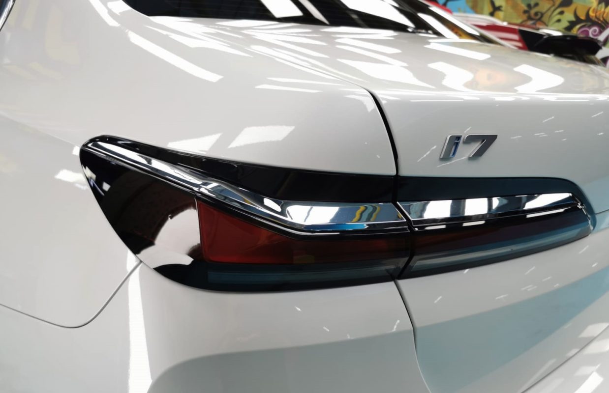 The coated bonnet of the BMW i7 under workshop lighting.