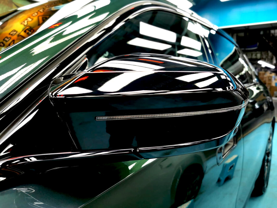 Side panel of the BMW i7 with the titanium finish locked in.