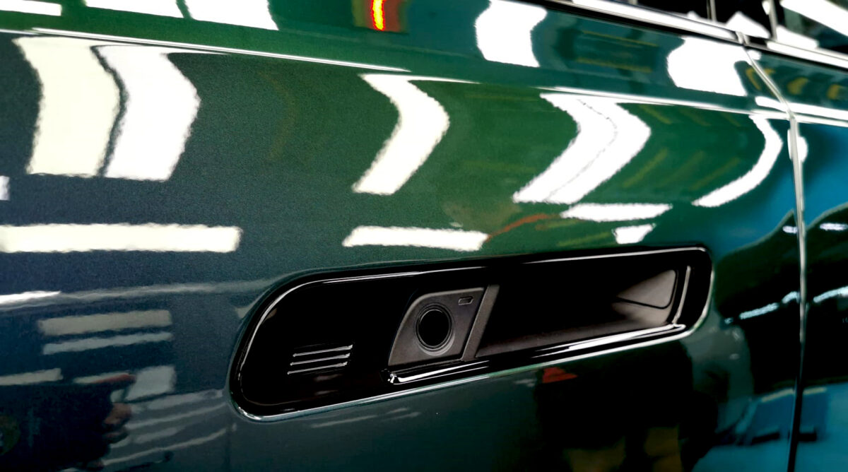 Front three-quarter view of the BMW i7 after coating.