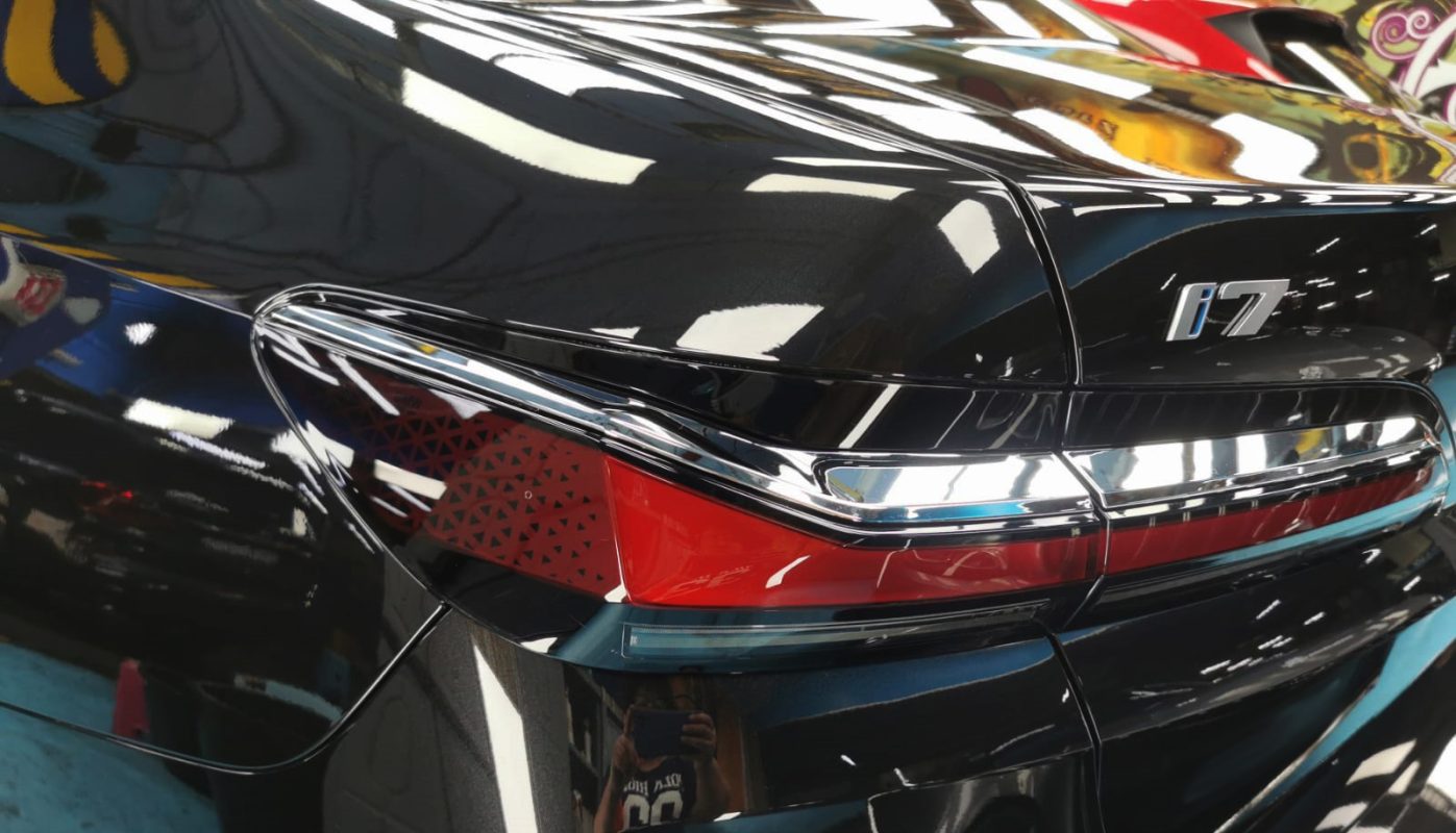 The coated bonnet of the BMW i7 under workshop lighting.